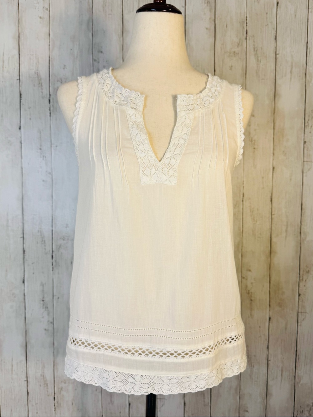 H&M L.O.G.G. | Ivory Lace Trim Sleeveless Top 🤍🌿